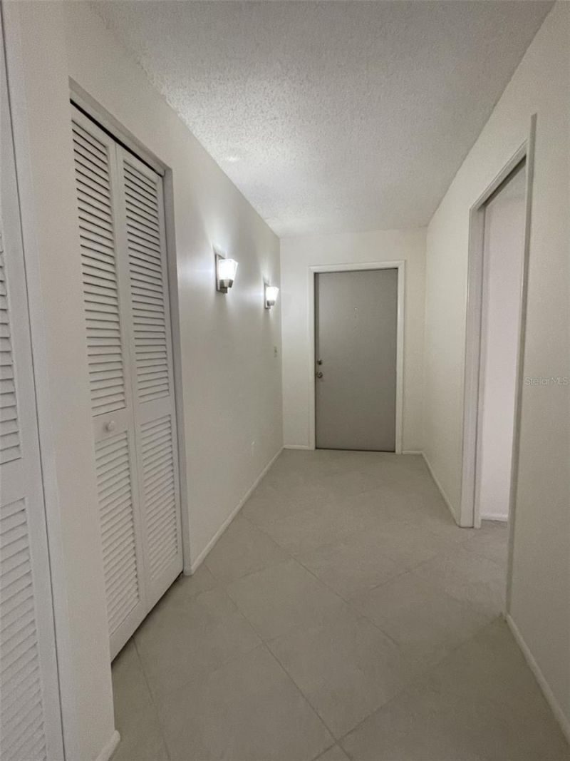7030 W Country Club Drive N, Unit 128, Sarasota, FL 34243 Photo