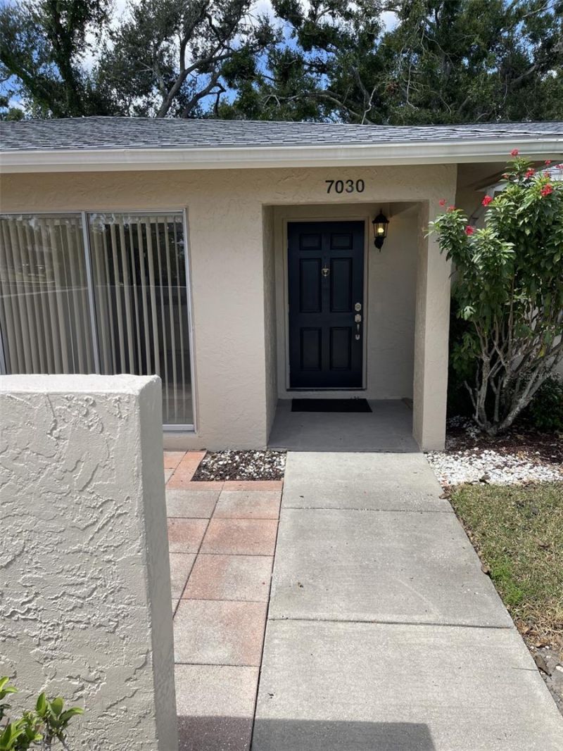 7030 W Country Club Drive N, Unit 128, Sarasota, FL 34243 Photo