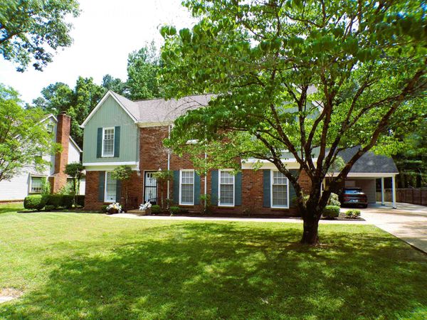 8325 FARMINGTON BLVD, Germantown, TN 38139