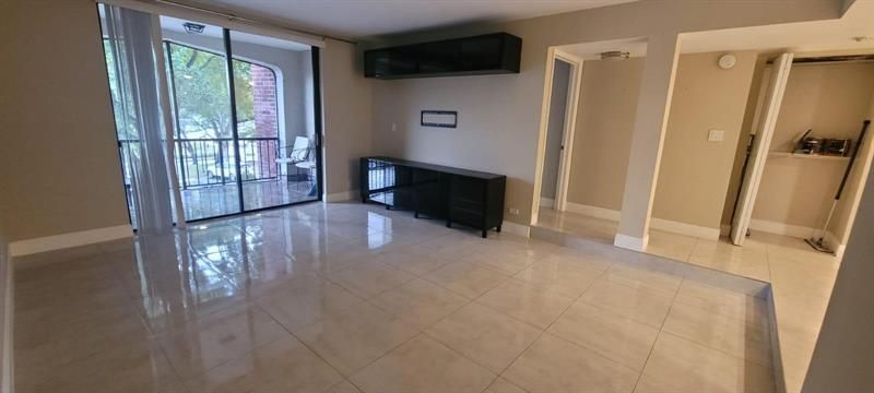 3760 Inverrary Drive, Unit 3N, Lauderhill, FL 33319 Photo