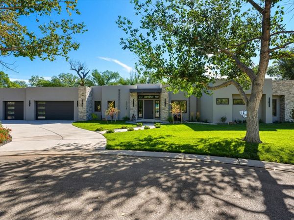 1004 Cottonwood Place NW, Los Ranchos, NM 87107