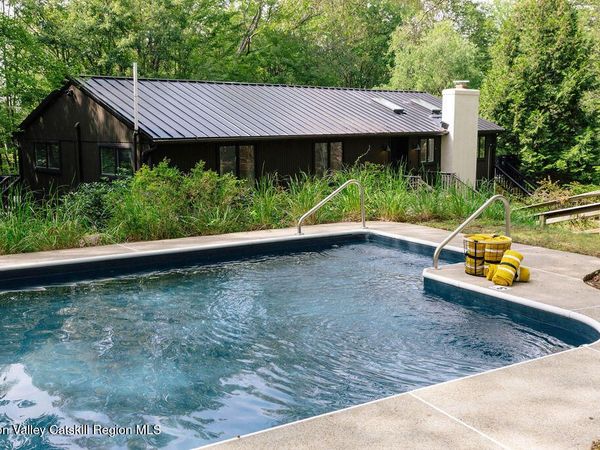 1 Van Buren Drive, Hillsdale, NY 12529