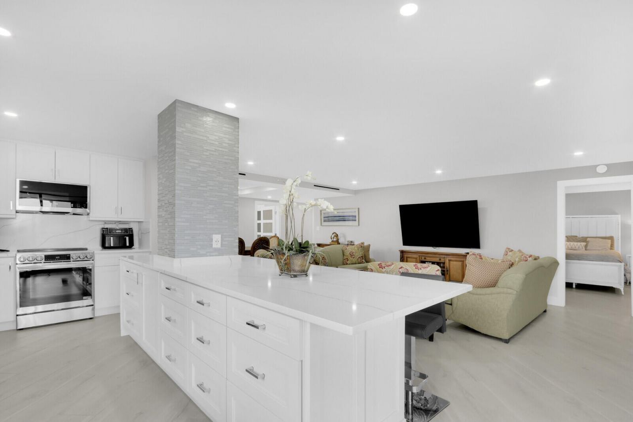 5380 N Ocean Drive, Unit 9a, Singer Island, FL 33404 Photo