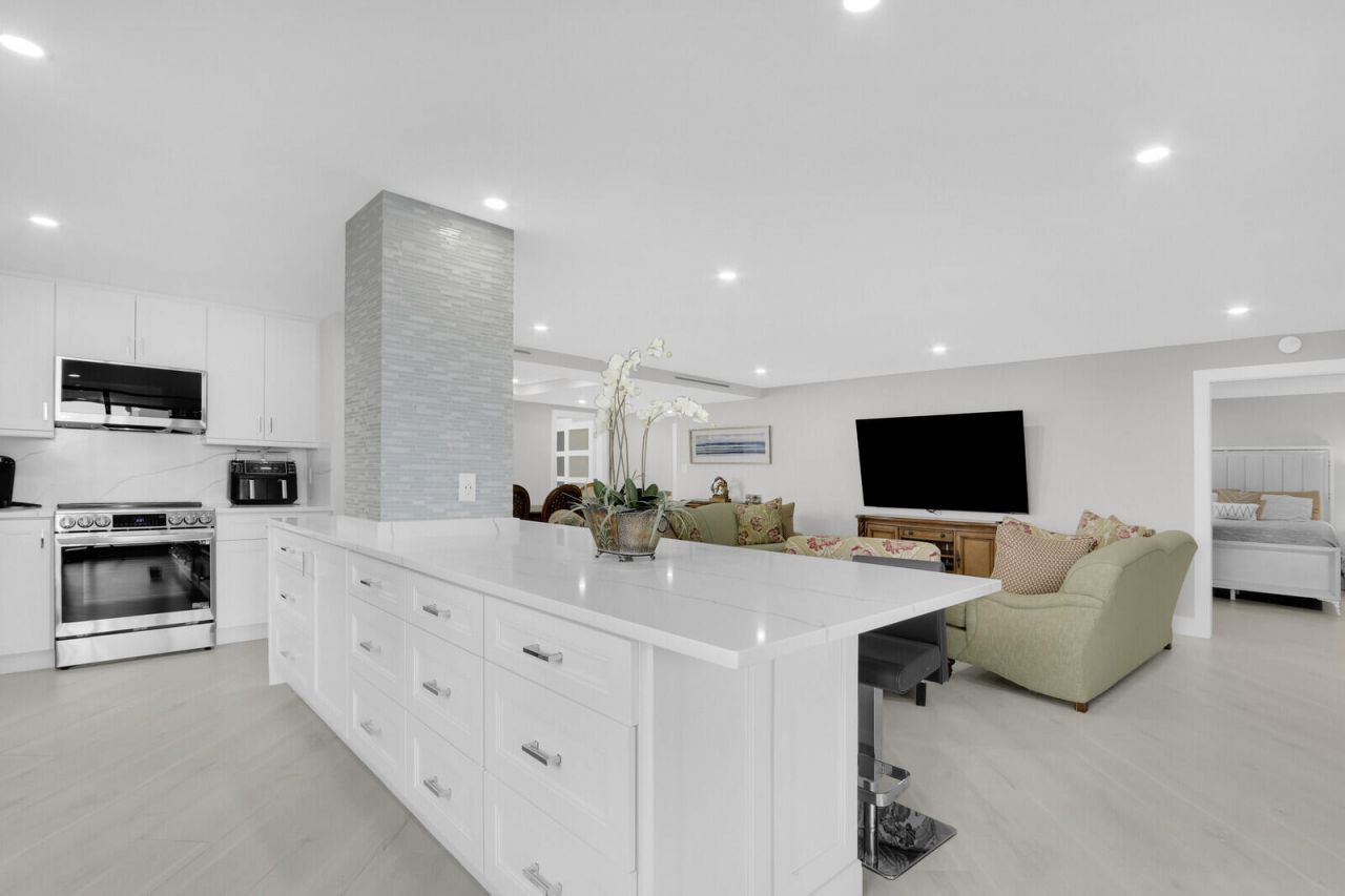 5380 N Ocean Drive, Unit 9a, Singer Island, FL 33404 Photo