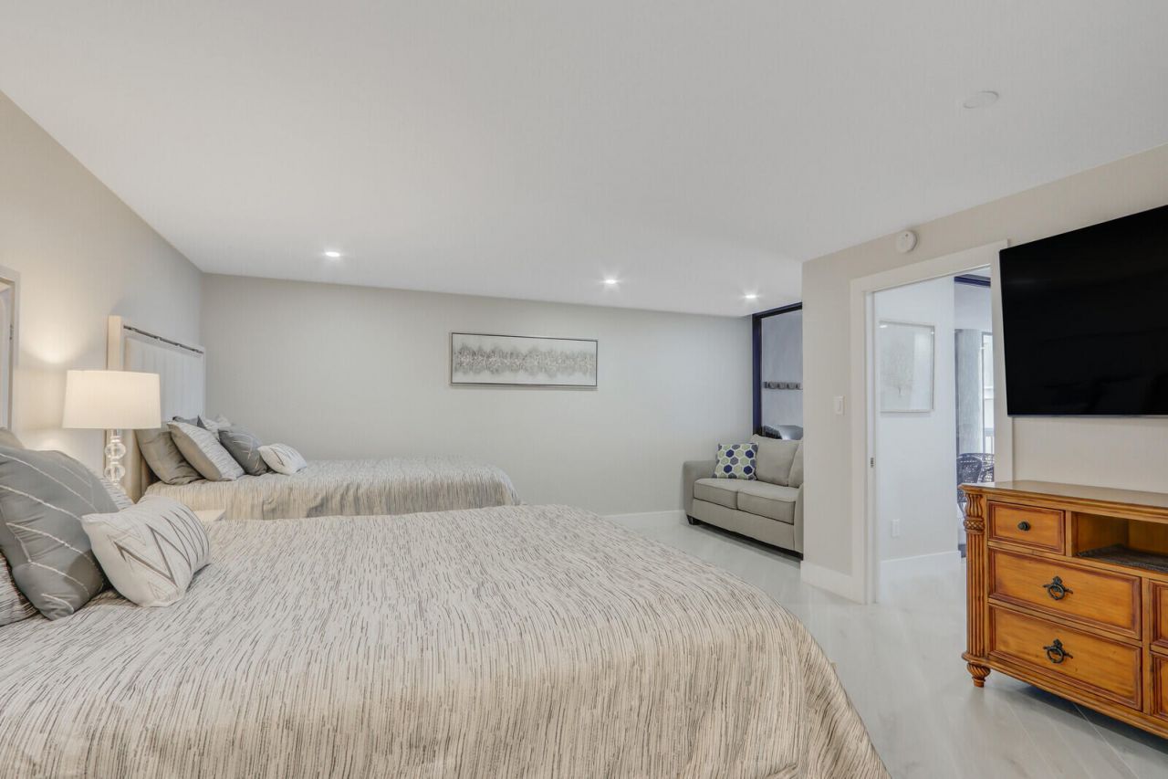 5380 N Ocean Drive, Unit 9a, Singer Island, FL 33404 Photo