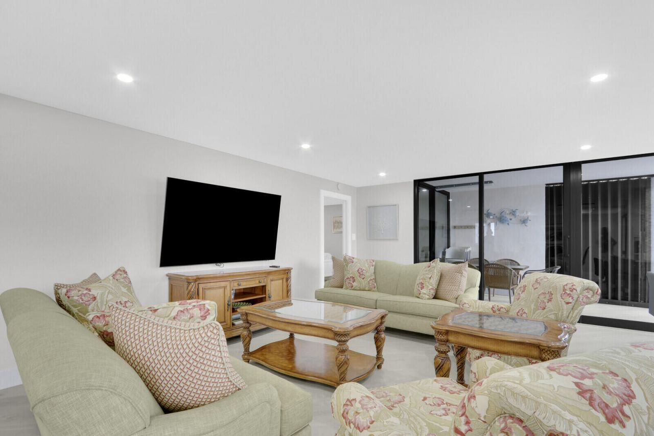 5380 N Ocean Drive, Unit 9a, Singer Island, FL 33404 Photo