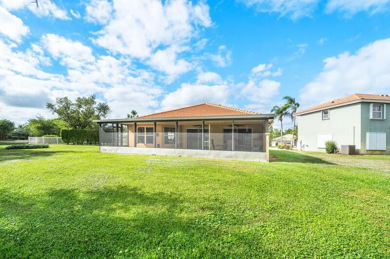 1710 N Lakefield North Court N, Wellington, FL 33414 Photo