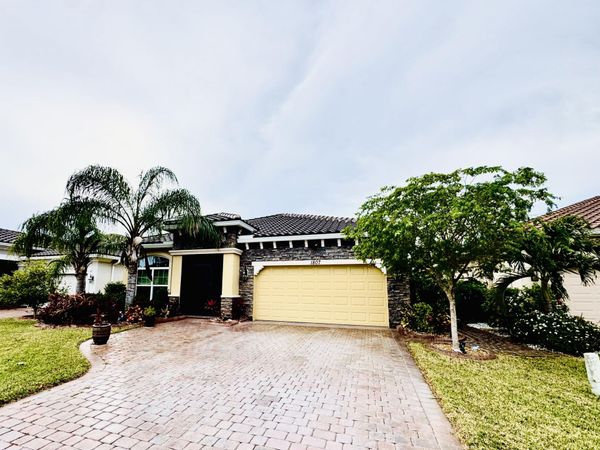 1807 Berkshire Circle SW, Vero Beach, FL 32968