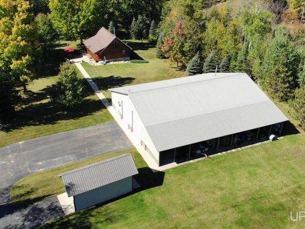 2792 County Line Road, Waucedah Twp, MI 49892
