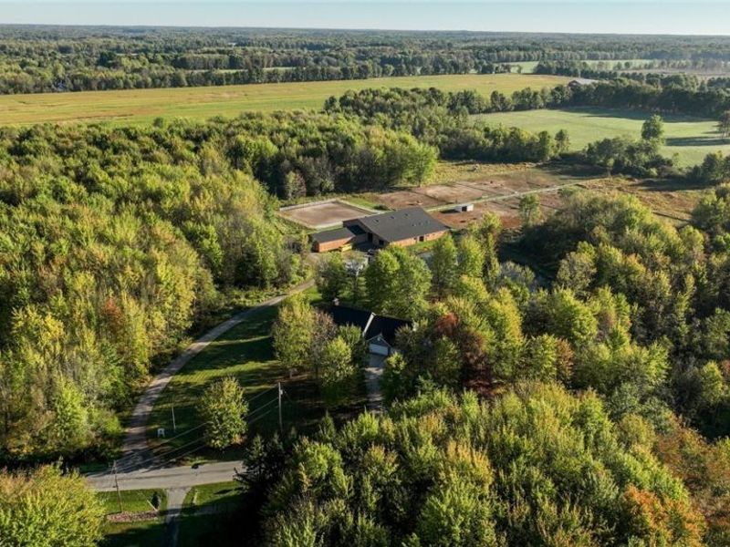 1315 Morning Star Drive, Rock Creek, OH 44084 Photo 2