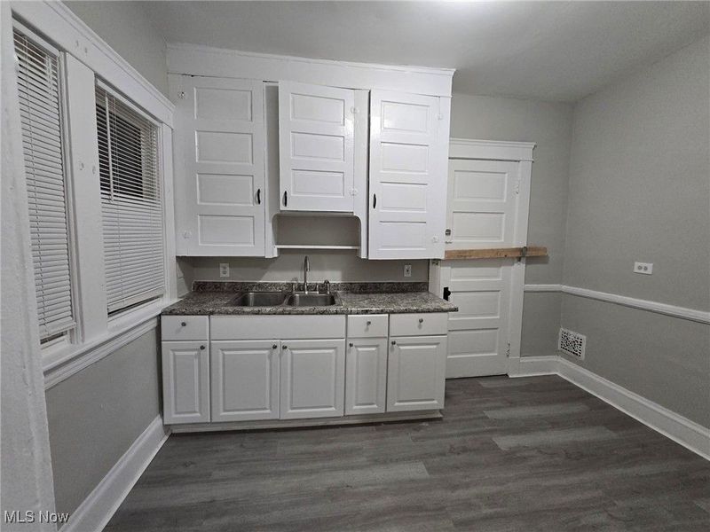 10626 Dupont Avenue, Cleveland, OH 44108 Photo 4