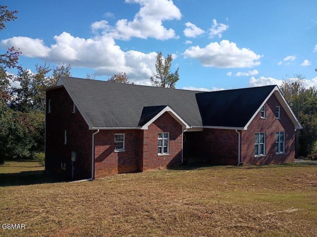 626 Briarwood Drive, Dandridge, TN 37725 Main Photo