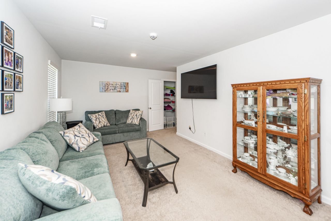 414 Blue Elderberry Run Photo 12