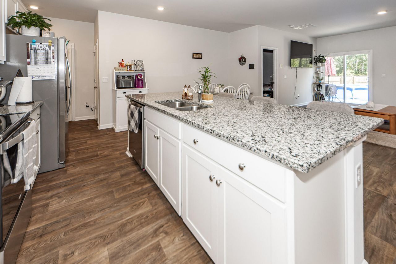 414 Blue Elderberry Run Photo 3