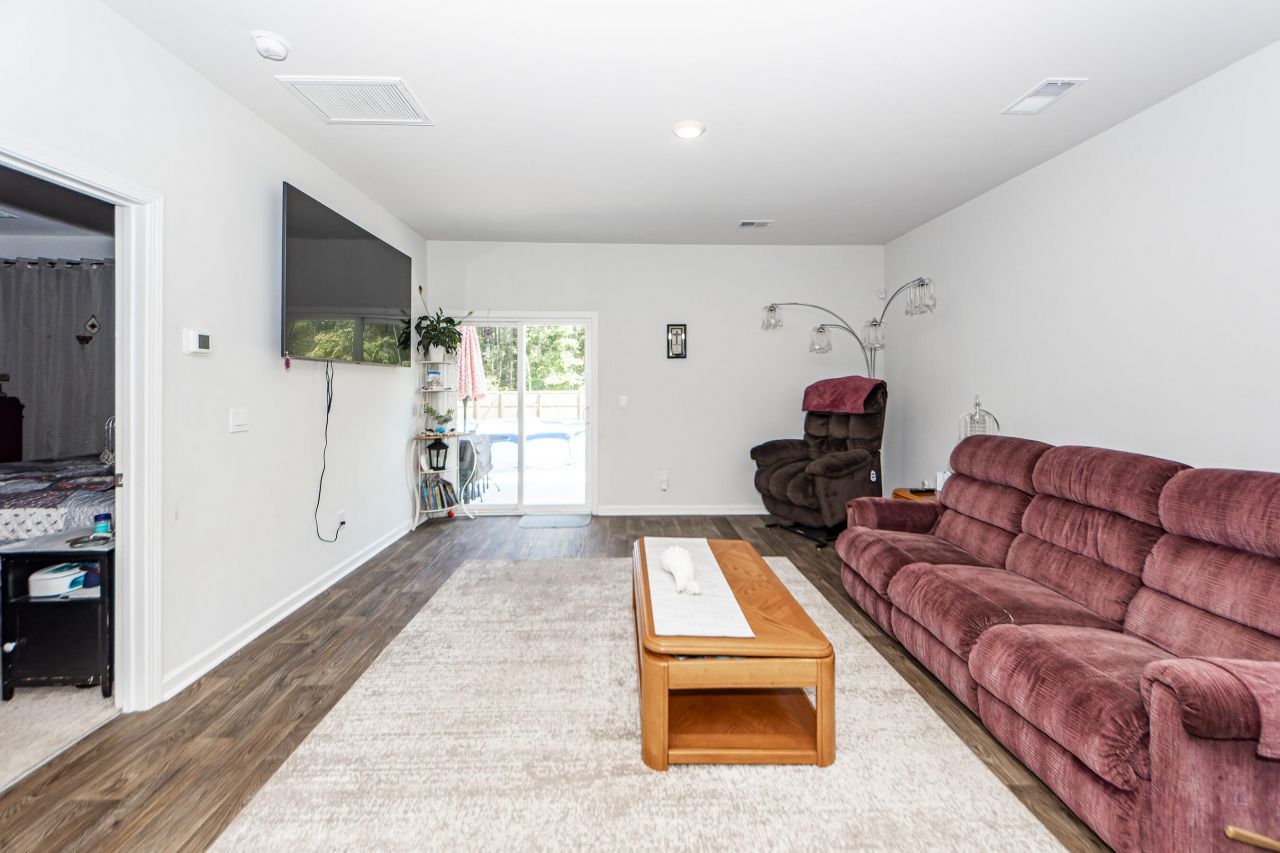 414 Blue Elderberry Run Photo 9