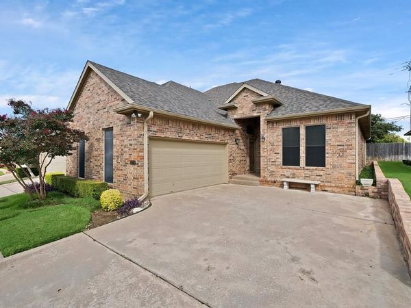 1220 Woodland Park Drive, Hurst, TX 76053