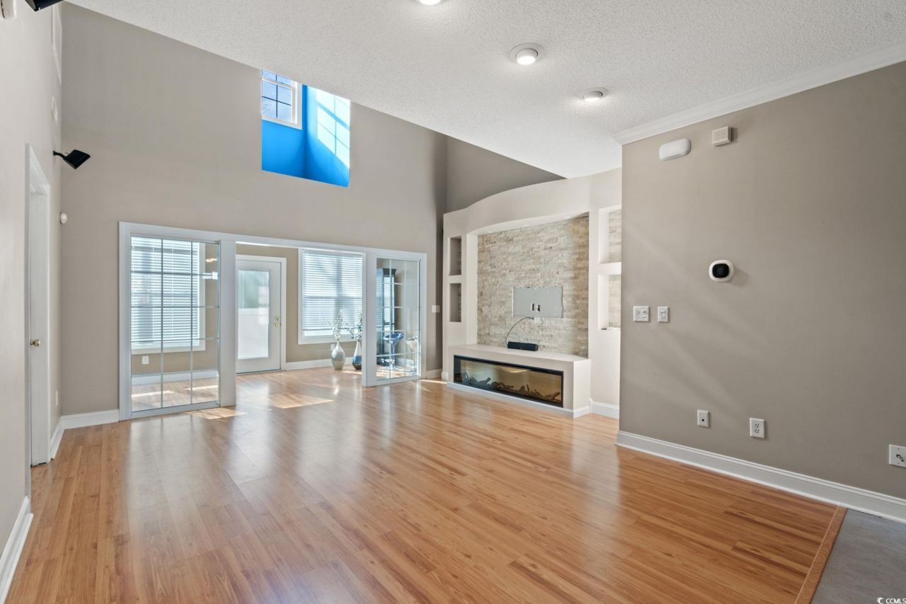 4378 Willoughby Ln. Photo 5