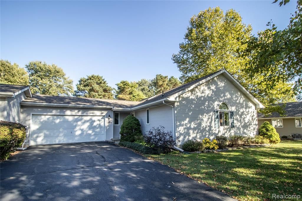 11655 Hawthorne Glen Drive, Grand Blanc, MI 48439 Main Photo