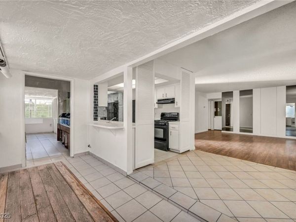 1420 Vegas Valley Drive, Unit 20, Las Vegas, NV 89169