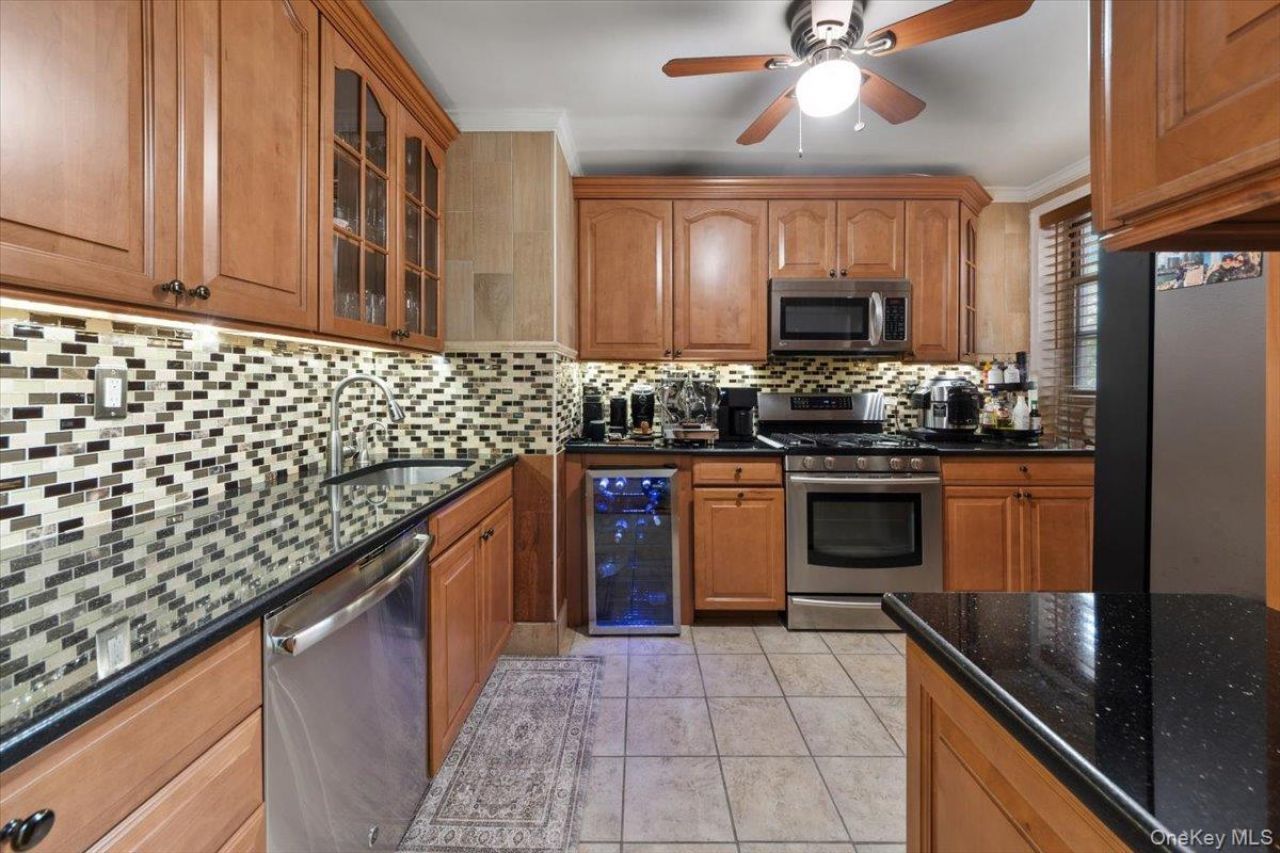 5 Sadore Lane, Unit 5P, Yonkers, NY 10710 Main Photo