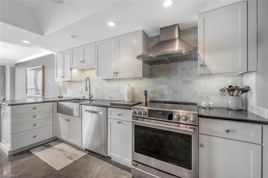 2381 Gulf Shore Blvd N, Unit 503, Naples, FL 34103 Photo