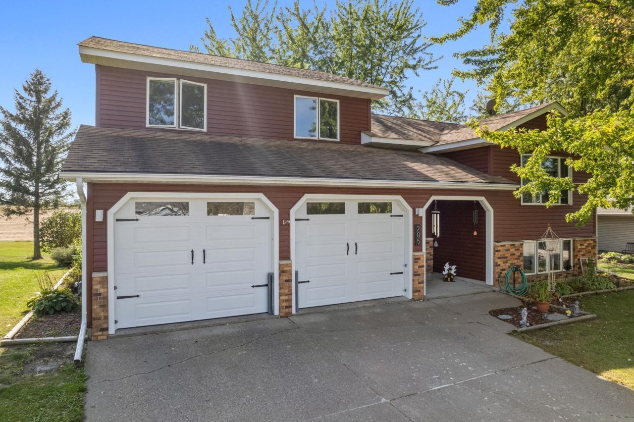 205 Nicholas Drive, Lewiston, MN 55952 Main Photo