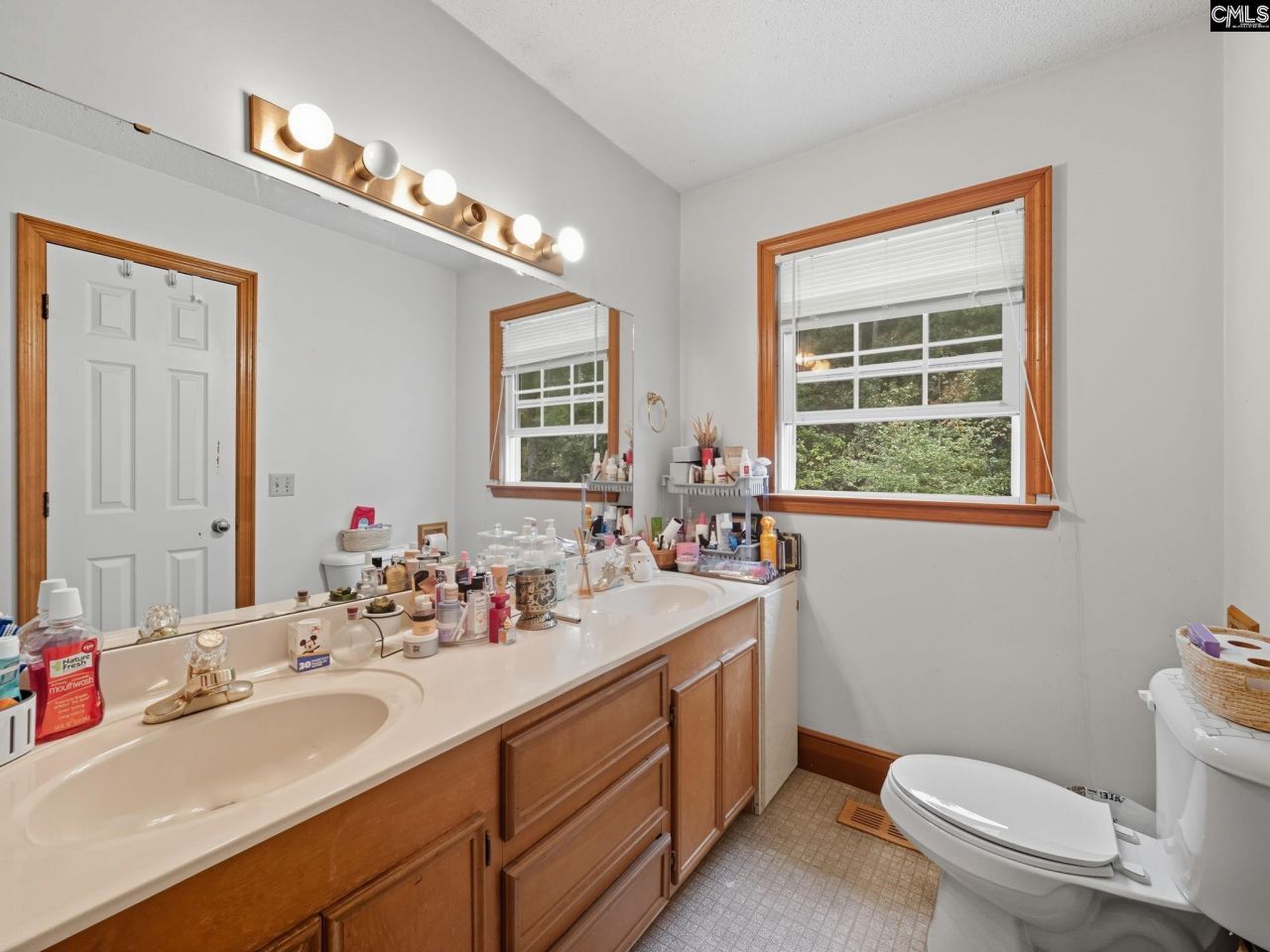 343 Pinewood Drive Photo 16