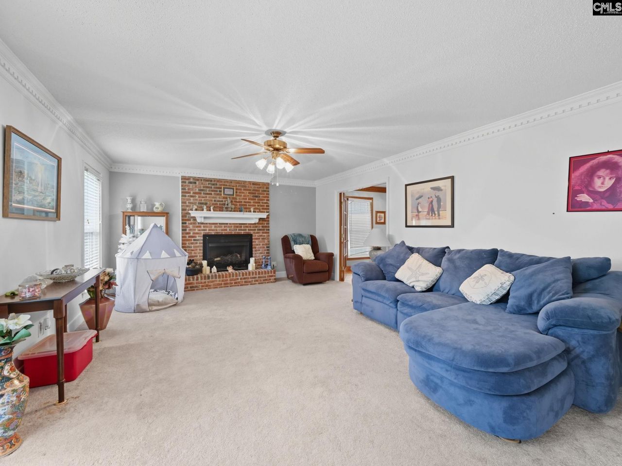 343 Pinewood Drive Photo 6