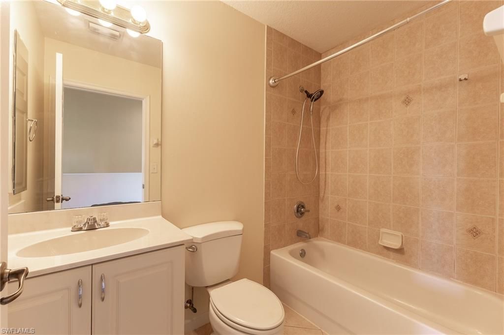 13150 Broadhurst Loop, Unit 204, Fort Myers, FL 33919 Photo