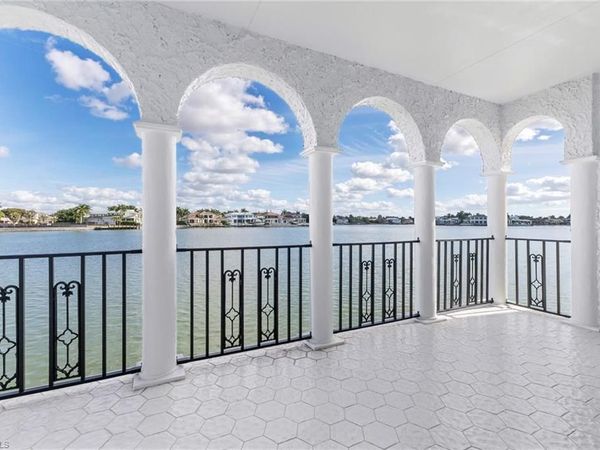 4000 Gulf Shore BLVD N, Unit 2000, NAPLES, FL 34103