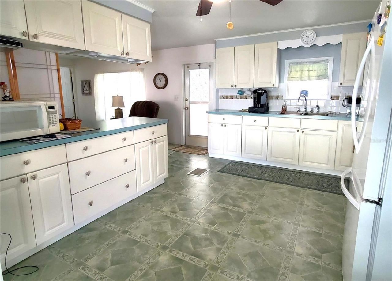 176 W Manatee Loop, Punta Gorda, FL 33950 Photo