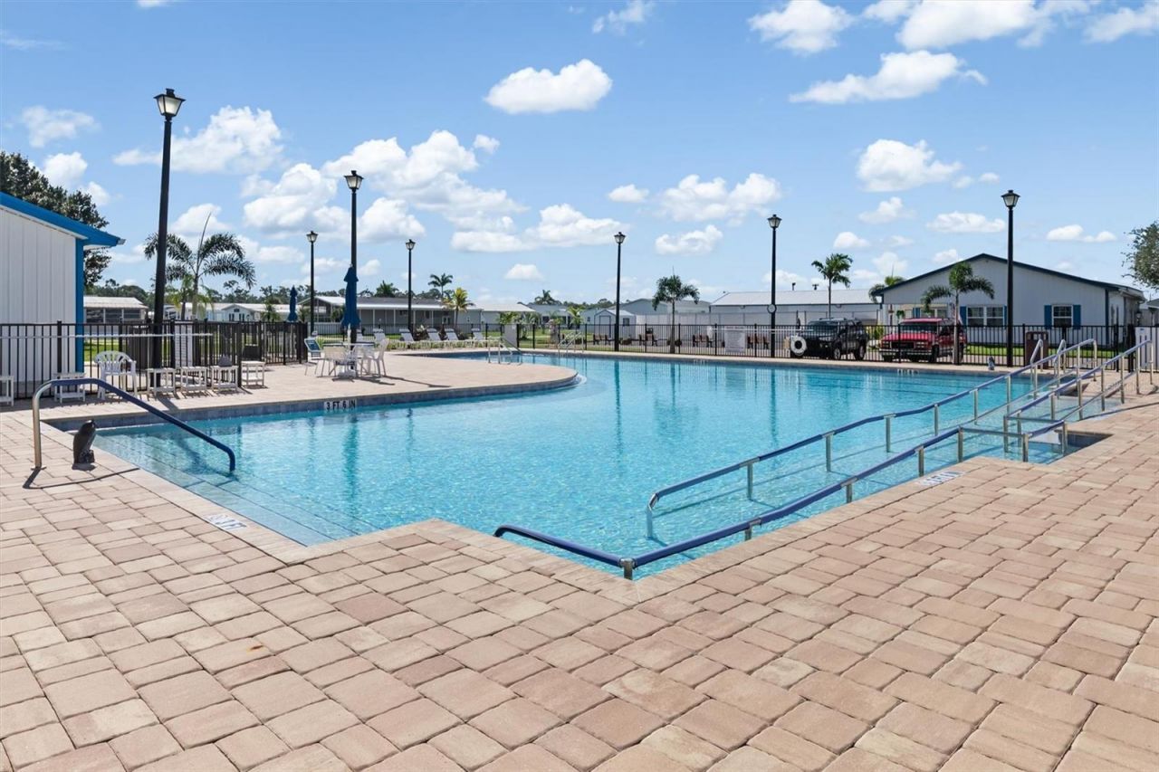 176 W Manatee Loop, Punta Gorda, FL 33950 Photo