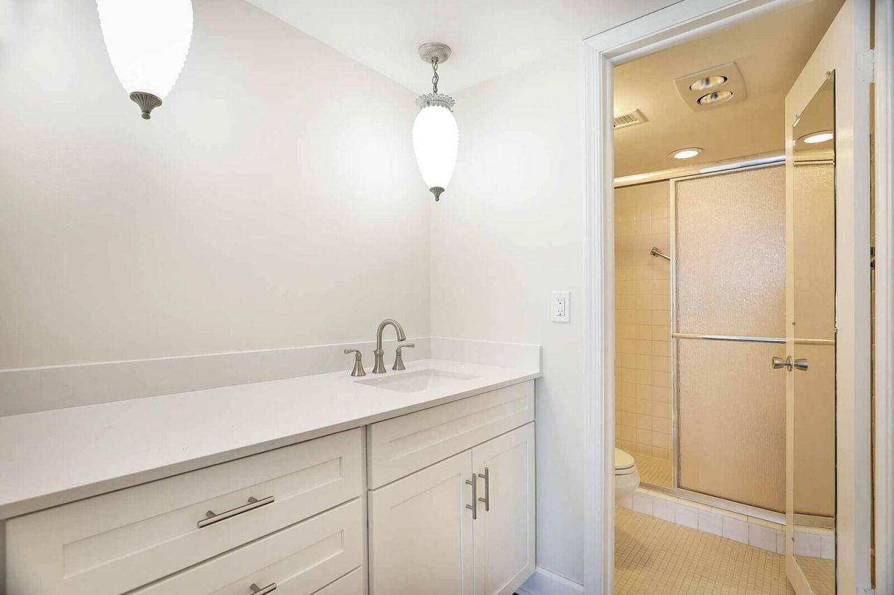 44 Yacht Club Drive, Unit 212, North Palm Beach, FL 33408 Photo