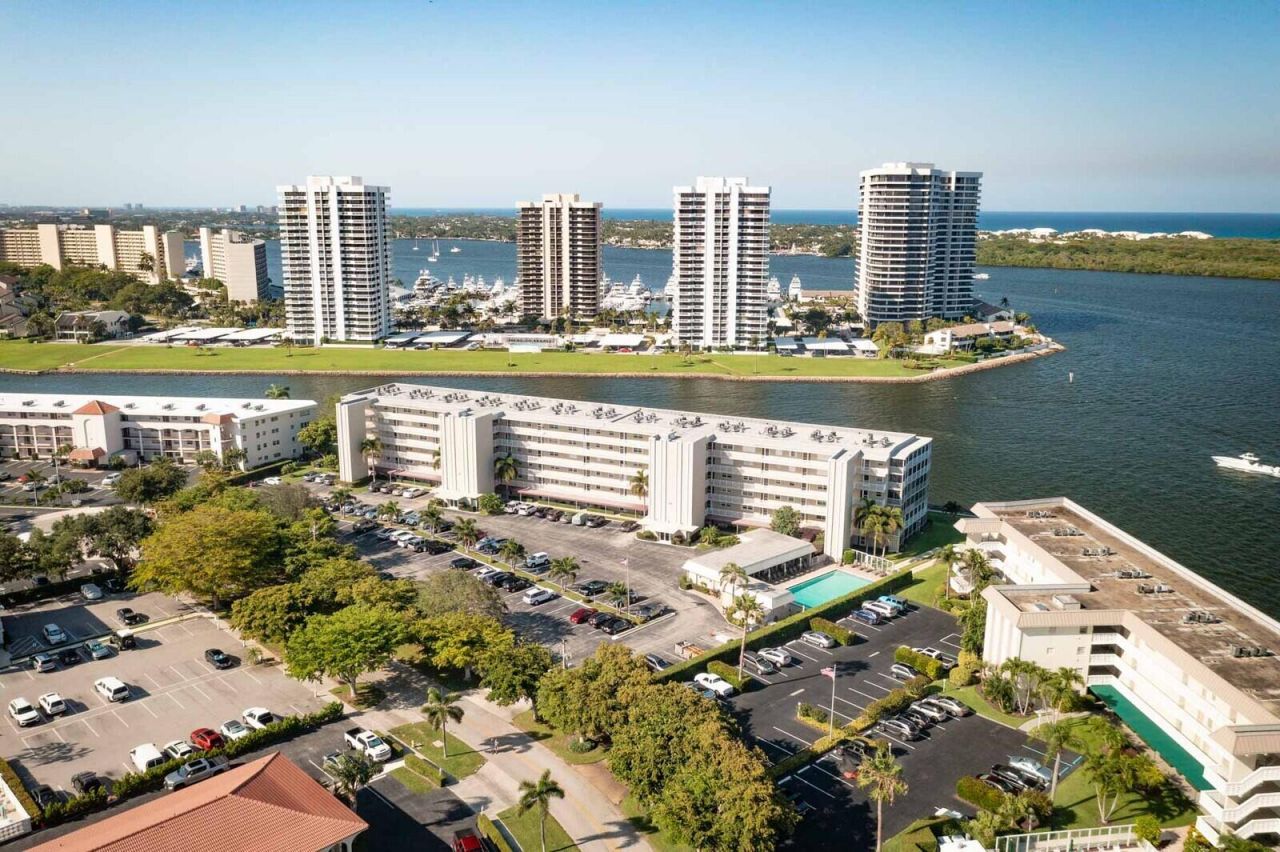 44 Yacht Club Drive, Unit 212, North Palm Beach, FL 33408 Photo