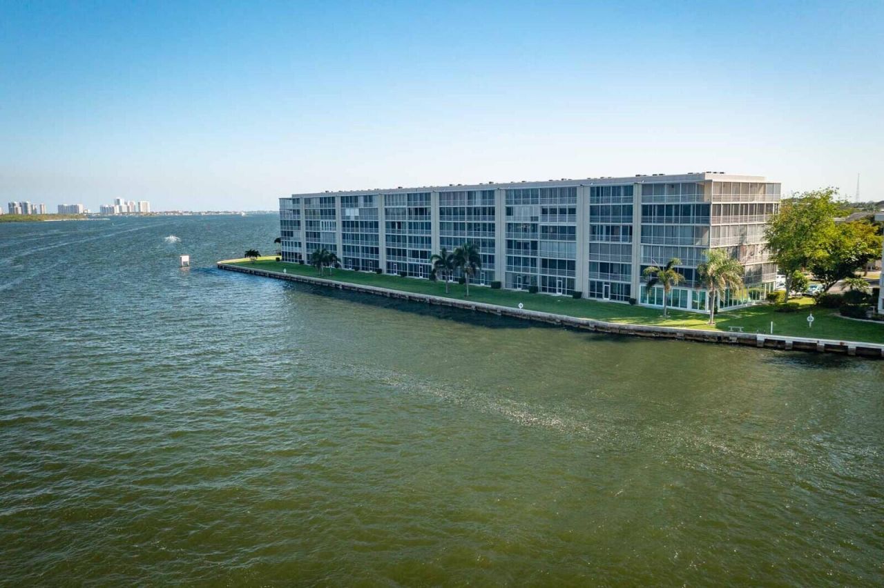 44 Yacht Club Drive, Unit 212, North Palm Beach, FL 33408 Photo