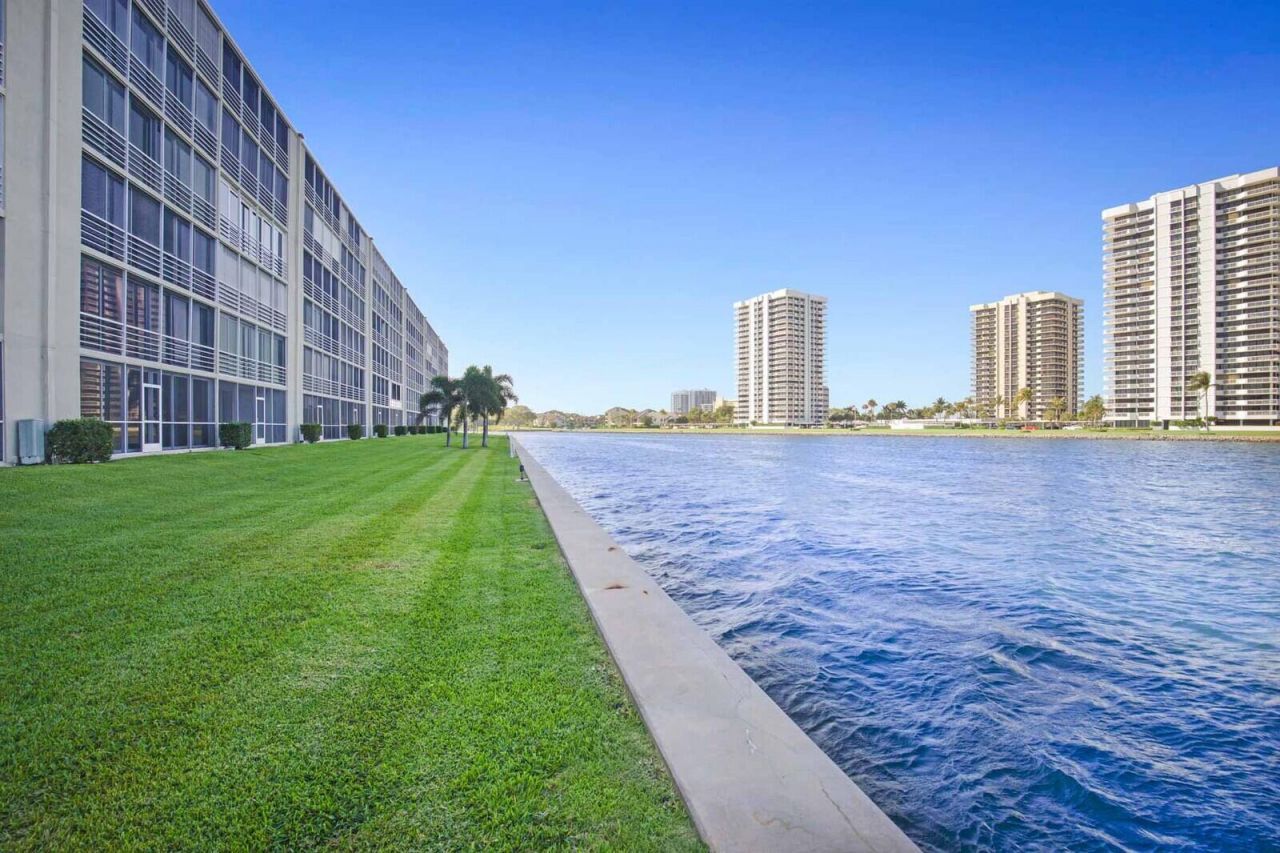 44 Yacht Club Drive, Unit 212, North Palm Beach, FL 33408 Photo