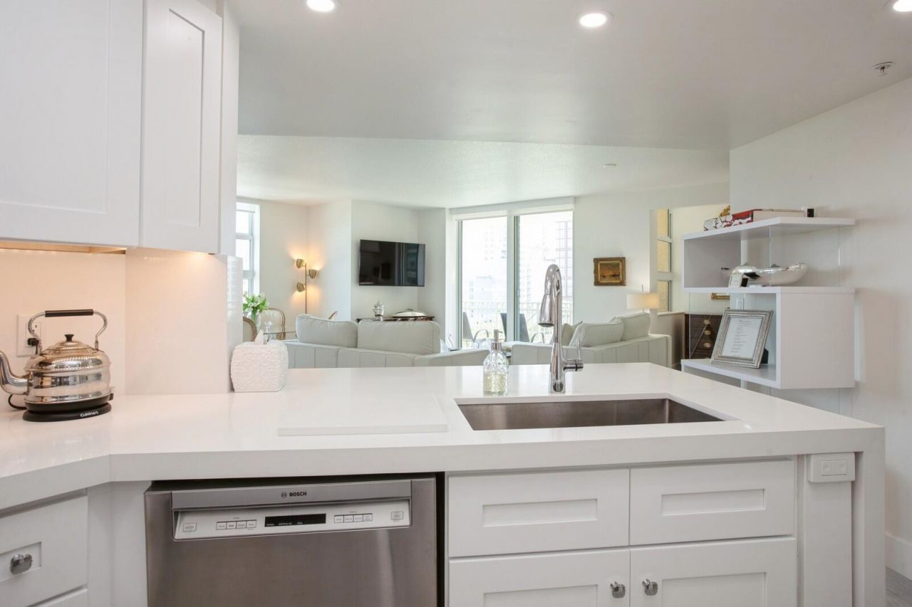 403 S Sapodilla Avenue, Unit 604, West Palm Beach, FL 33401 Photo