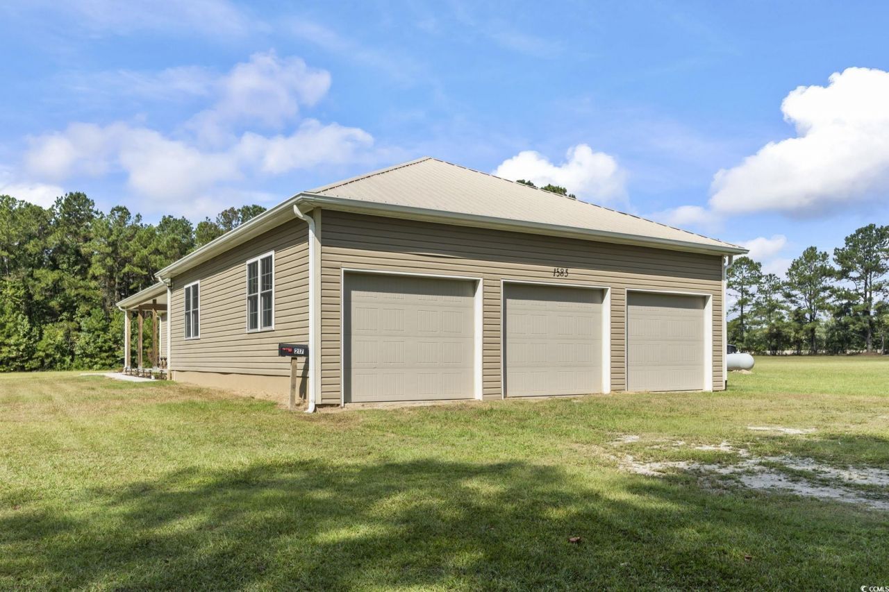 1585 Daisy Rd. Photo 4