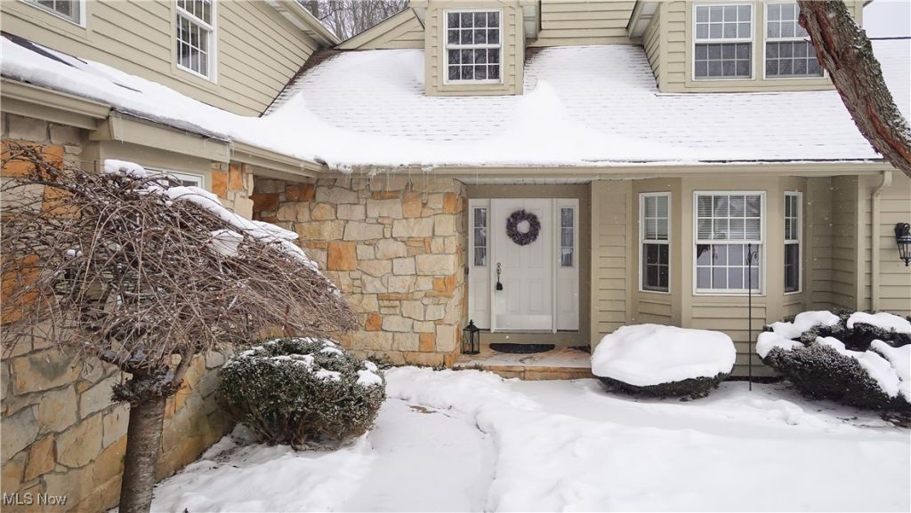 159 Royal Oak Drive, Aurora, OH 44202 Main Photo