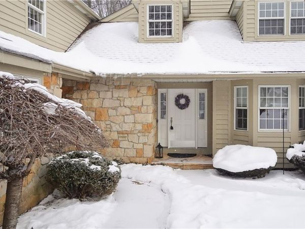 159 Royal Oak Drive, Aurora, OH 44202