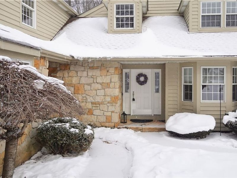 159 Royal Oak Drive, Aurora, OH 44202 Photo 1