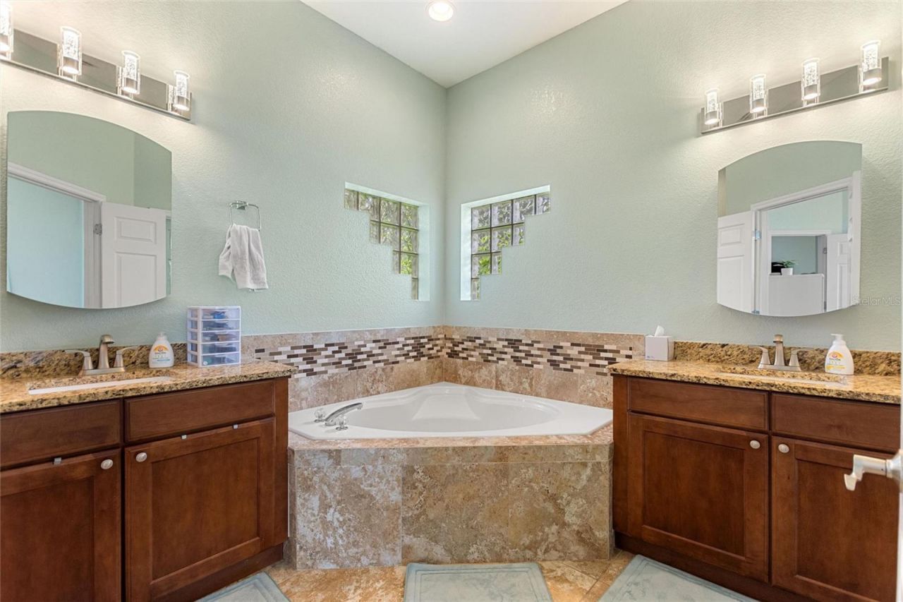 5104 52nd Avenue W, Bradenton, FL 34210 Photo