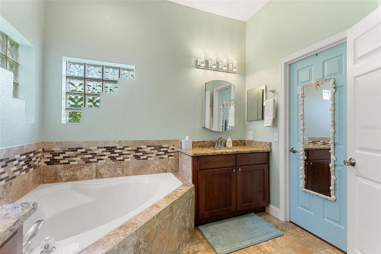 5104 52nd Avenue W, Bradenton, FL 34210 Photo