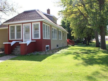 201 Emerson Avenue NE, Renville, MN 56284
