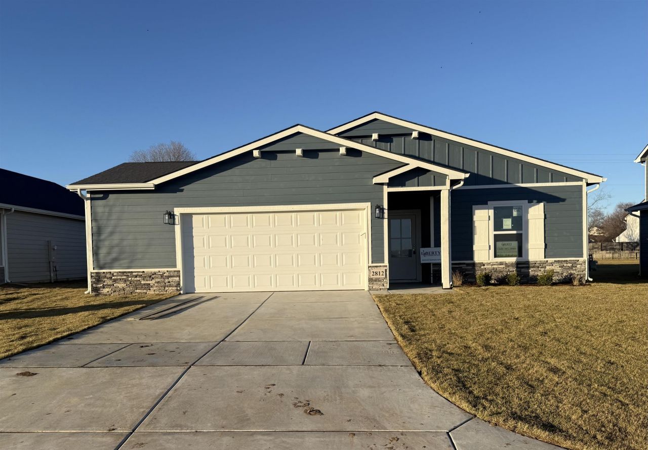 2812 S Maize Ct, Wichita, KS 67215 Main Photo