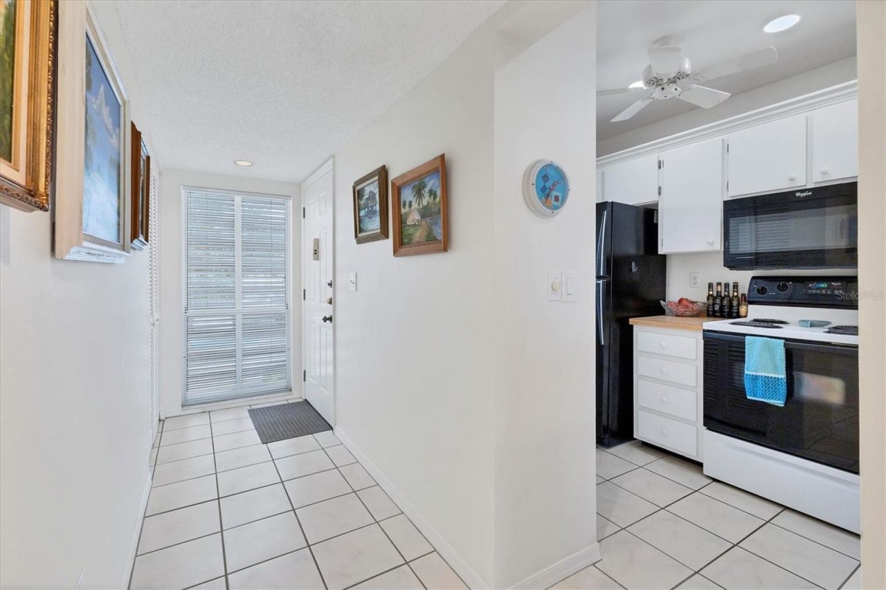 402 Cerromar Circle N, Unit 207, Venice, FL 34293 Photo