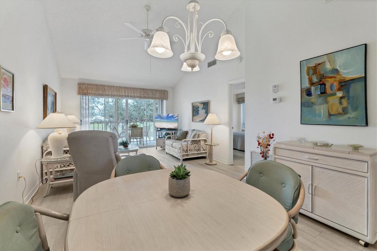 402 Cerromar Circle N, Unit 207, Venice, FL 34293 Photo
