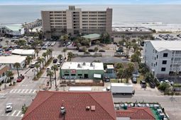 9 Center Street photo 4