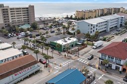 9 Center Street photo 4