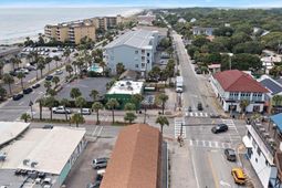 9 Center Street photo 4